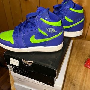 Air Jordan 1 retro high condition: 7/10 just need cleaning!